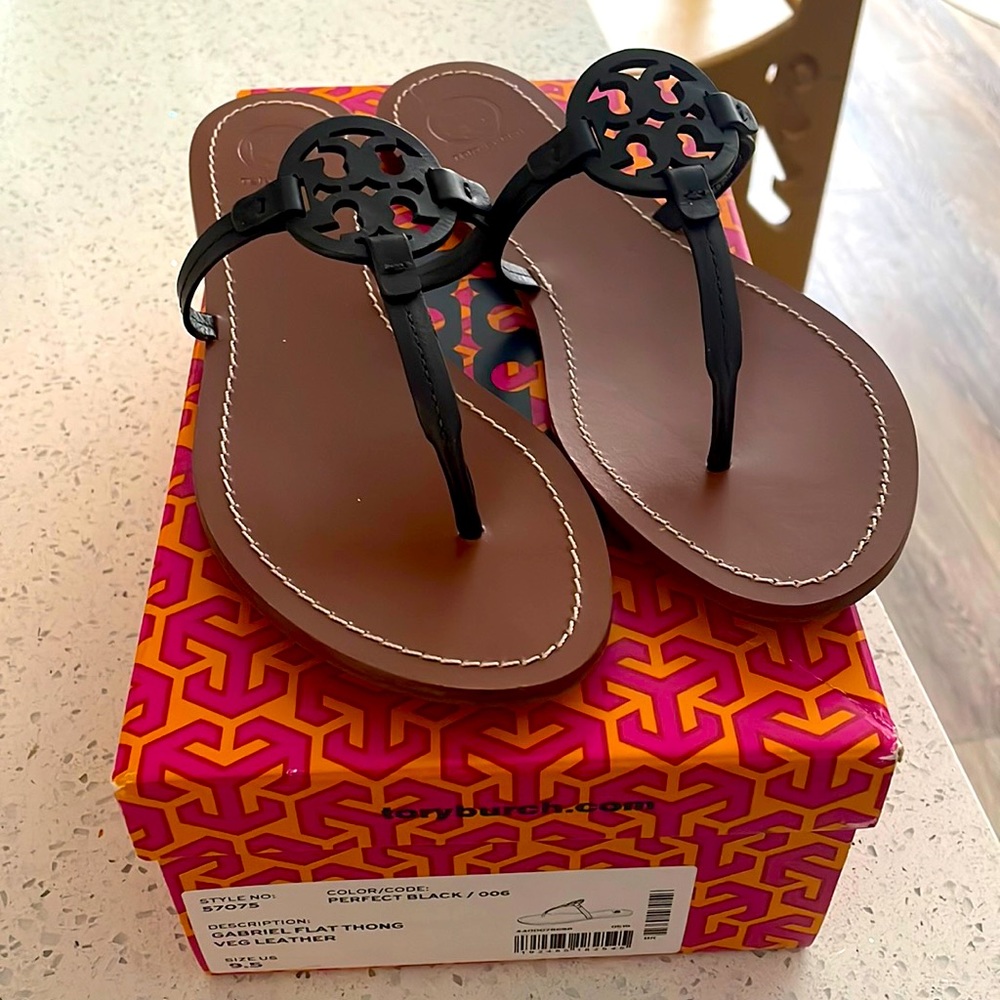NEW in box Tory Burch Gabriel Flat Thong Sandal Black sz 9.5 style 57075